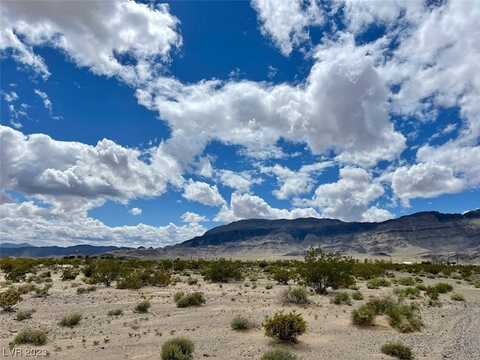 6861 N Moonhill Avenue, Pahrump, NV 89060