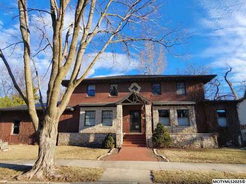 125 N Crescent Dr, MASON CITY, IA 50401