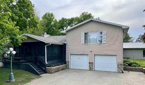 2512 S Shore Dr, CLEAR LAKE, IA 50428