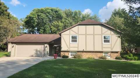 1815 Springview Dr, MASON CITY, IA 50401