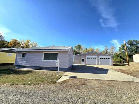 210 White Chapel Rd, Glendive, MT 59330