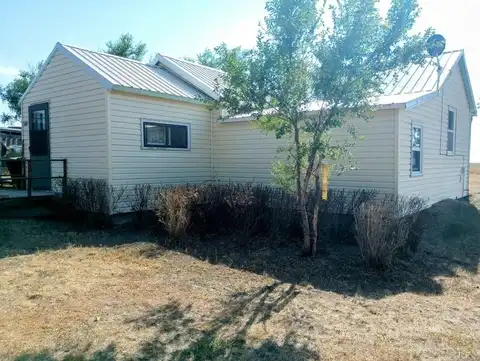 509 S Main St, Richey, MT 59259