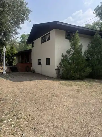 44 Schmidt Ln, Glendive, MT 59330