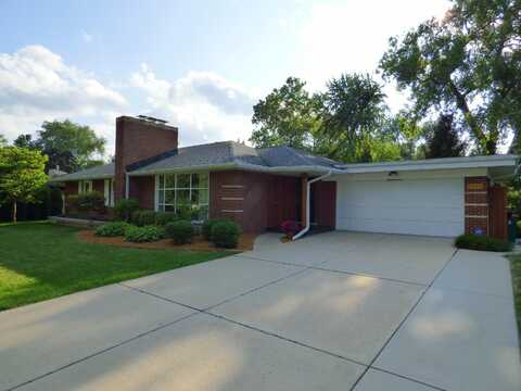 8334 Hawthorne Drive, Munster, IN 46321