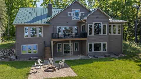 8221 TRAILS END RD, Land O Lakes, WI 54540