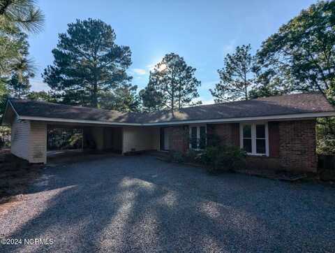 102 Glen Oak Court, West End, NC 27376