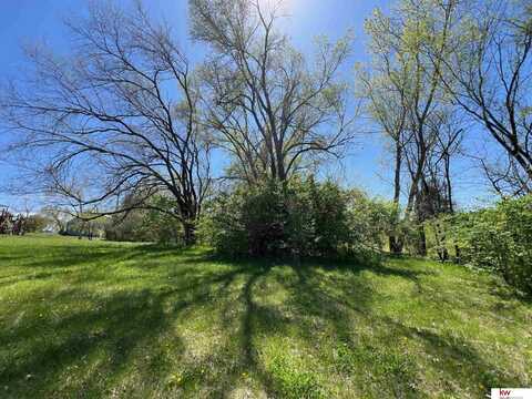 1817 Beaver Lake Boulevard, Plattsmouth, NE 68048