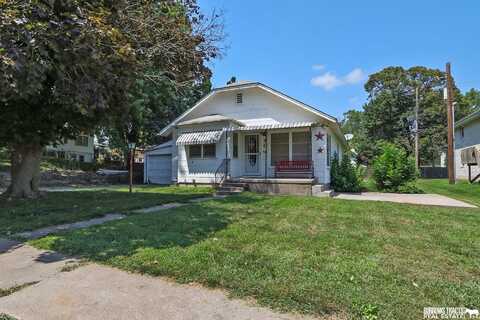 404 W Eldora Avenue, Weeping Water, NE 68463