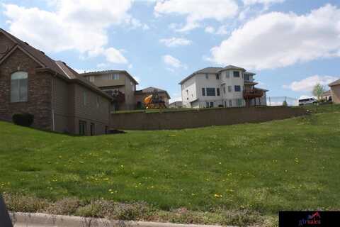 2620 N 32nd Street, Omaha, NE 68111