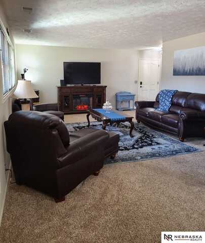 12727 Woodcrest Plaza, Omaha, NE 68137