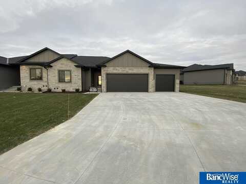 8840 Augusta Drive, Lincoln, NE 68526