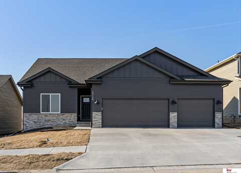 11709 Port Royal Drive, Papillion, NE 68046