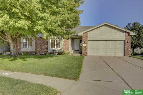 11610 Ridgeview Circle, Papillion, NE 68133