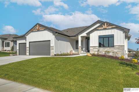 10928 S 98th Avenue Circle, Papillion, NE 68046