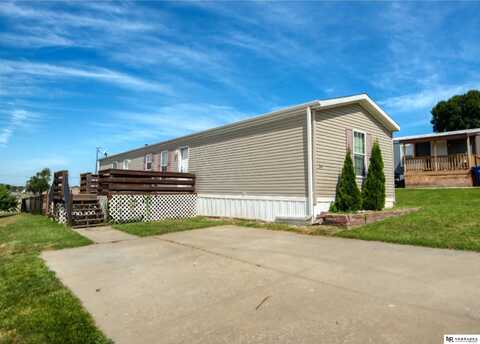 910 W 6th Street, Papillion, NE 68046