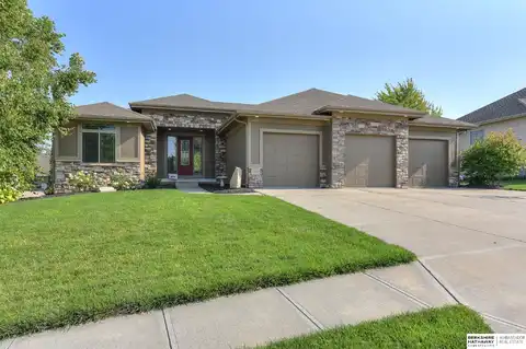 17603 Ventana Circle, Omaha, NE 68136