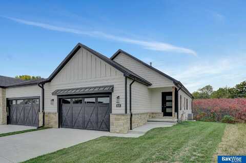 9131 Hillcrest Trail, Lincoln, NE 68520