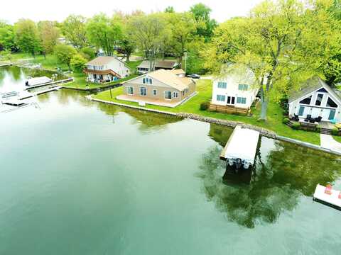 216 Sandalwood Drive, Quincy, MI 49082