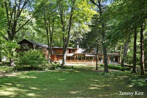 2450 Lakeshore Drive, Fennville, MI 49408