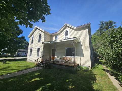 344 S Pine St, Evart, MI 49631