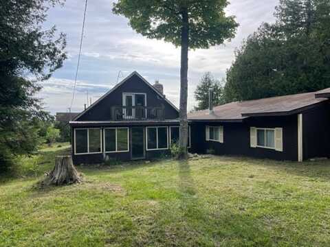 3117 S Lakeshore Drive, Bois Blanc, MI 49775