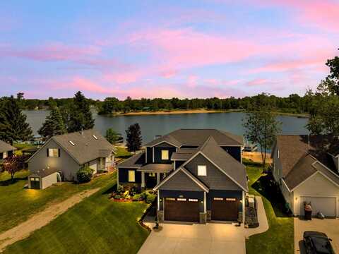 7140 Holiday Drive, Canadian Lakes, MI 49346