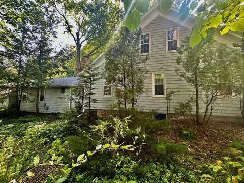 104 Mt Tabor Road, Buchanan, MI 49107