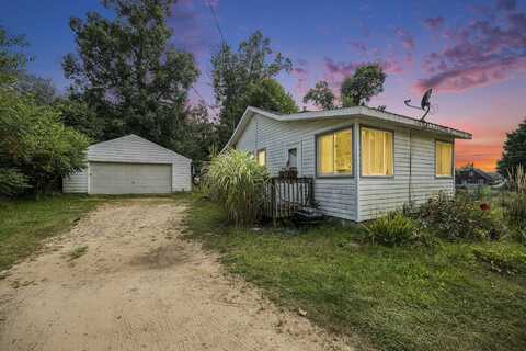 37085 Octavia Avenue, Paw Paw, MI 49079