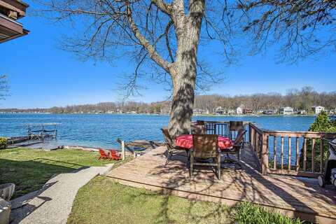 445 S Gull Lake Drive, Richland, MI 49083