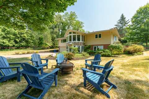 2933 Lakeshore Drive, Fennville, MI 49408