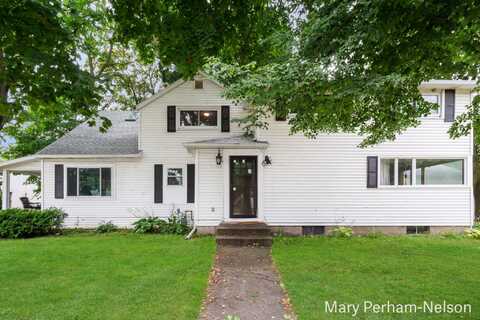 717 N Main Street, Plainwell, MI 49080