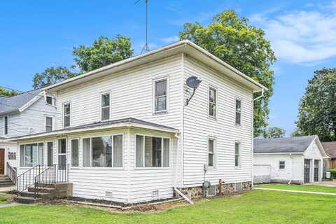 404 N Kalamazoo Street, Paw Paw, MI 49079