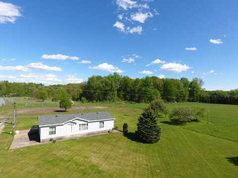 1215 S West County Line Road, Sumner, MI 48889