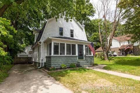 233 E Division Street NE, Rockford, MI 49341