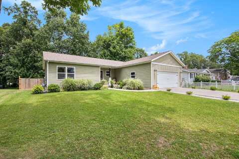 712 E Evergreen Street, Greenville, MI 48838