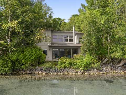 2678 E South Shore Drive, Frankfort, MI 49635