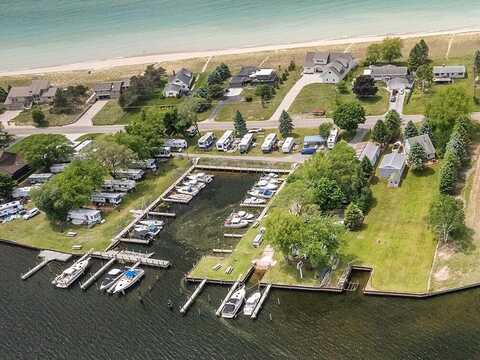 846 S Lakeshore Drive, Ludington, MI 49431