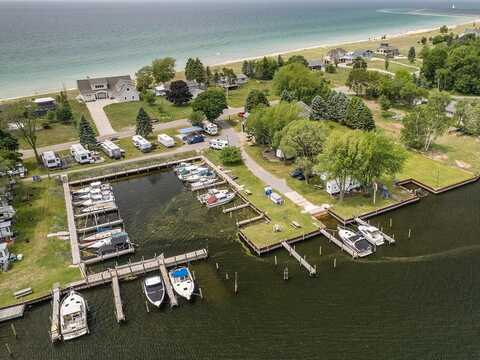 846 S Lakeshore Drive, Ludington, MI 49431