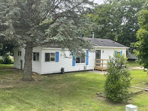 1109 E Van Deinse Street, Greenville, MI 48838