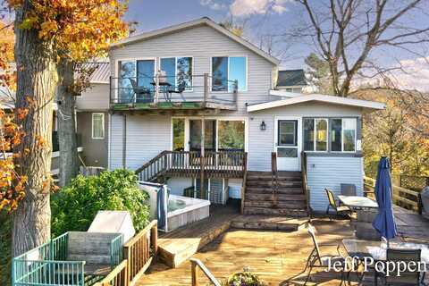 22 Edwards Avenue, Grand Haven, MI 49417