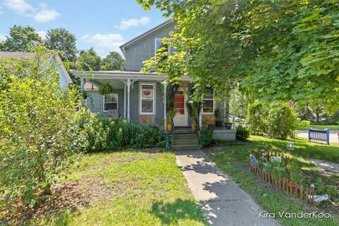 48 W Muskegon Street, Kent City, MI 49330