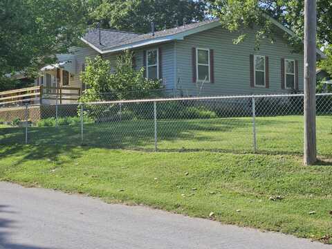 629 Sesson Street, West Plains, MO 65775