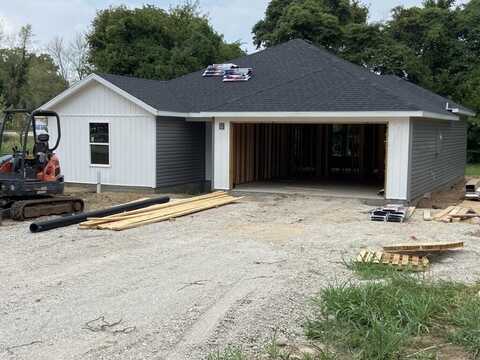 1205 Kemp Drive, Bolivar, MO 65613