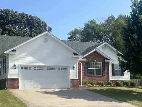 1315 E Locust Street, Bolivar, MO 65613