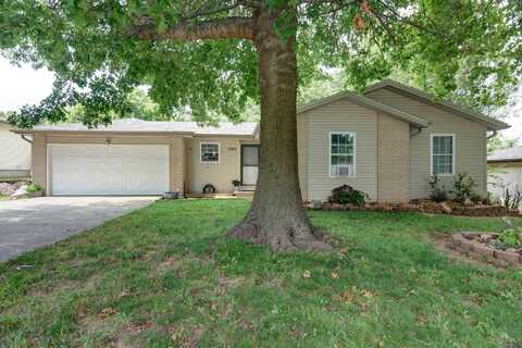 5749 S Ferguson Avenue, Springfield, MO 65810