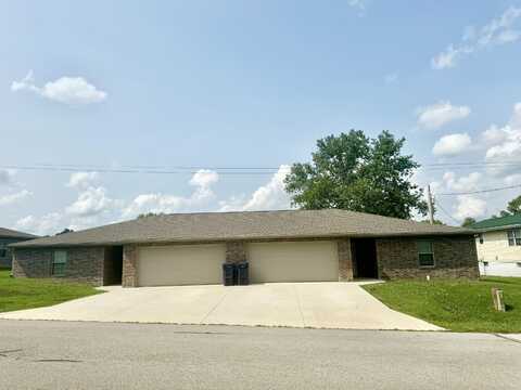 625-627 W Hawthorne Street, Houston, MO 65483