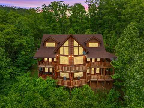 817 Big Bear Ridge Road, Gatlinburg, TN 37738