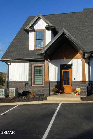 1043 Watch Hill Way, Sevierville, TN 37862