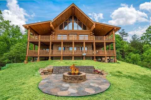 618 Big Bear Ridge Road, Gatlinburg, TN 37738