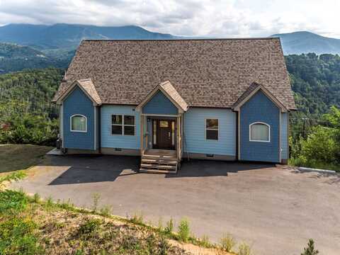 907 Village Loop Road, Gatlinburg, TN 37738